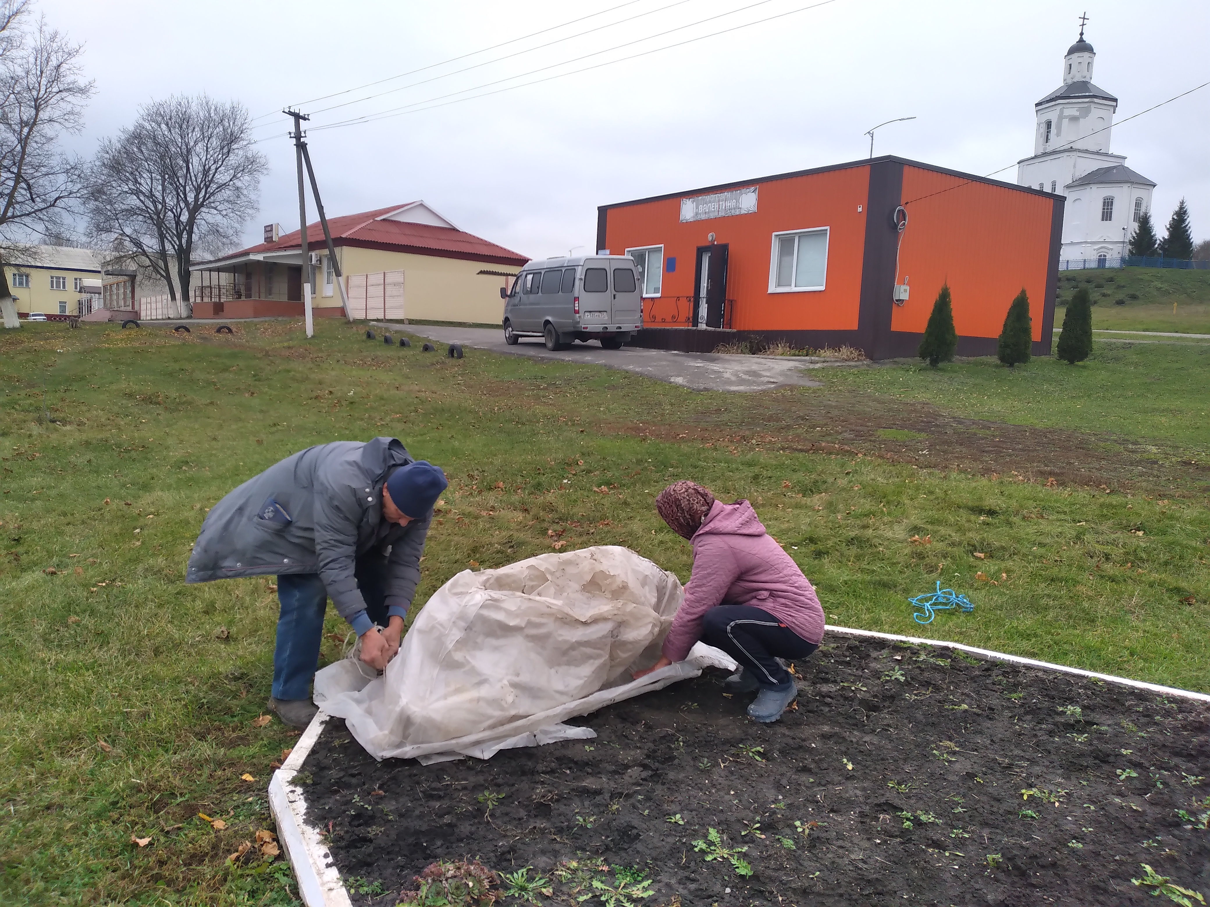 Продолжаются работы по благоустройству Старобезгинской сельской территории.