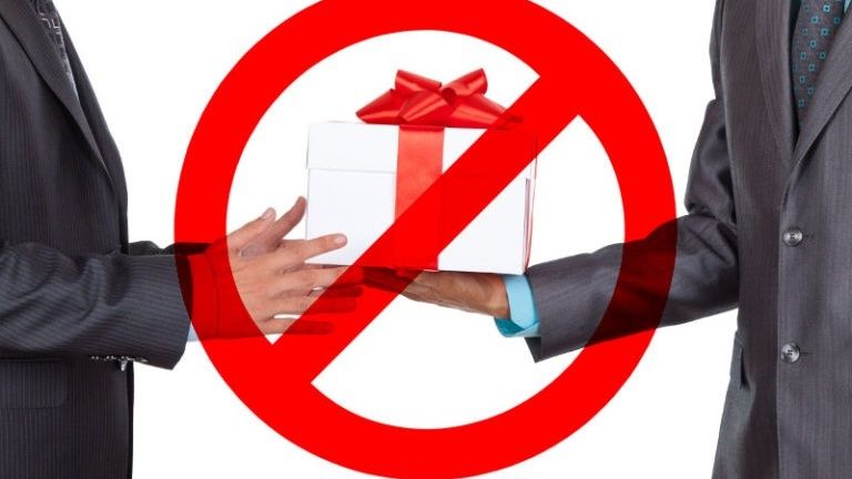 О запрете дарить и получать подарки