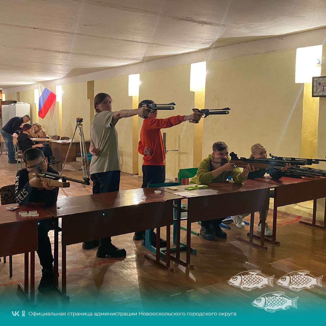 В тире городской школы №4 состоялись соревнования по стрельбе из пневматического оружия «Новогодний блиц турнир по стрельбе».