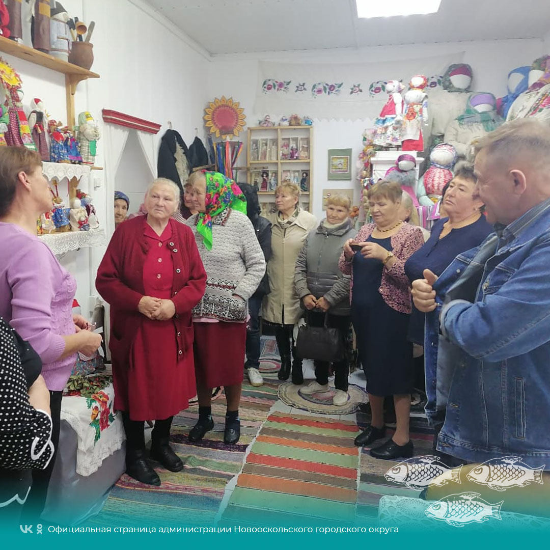 Новые гости посетили мини-музей русской народной тряпичной куклы Глинновского сельского дома культуры.