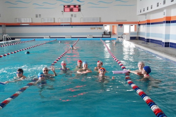 Новооскольских школьников приглашают в бассейн.