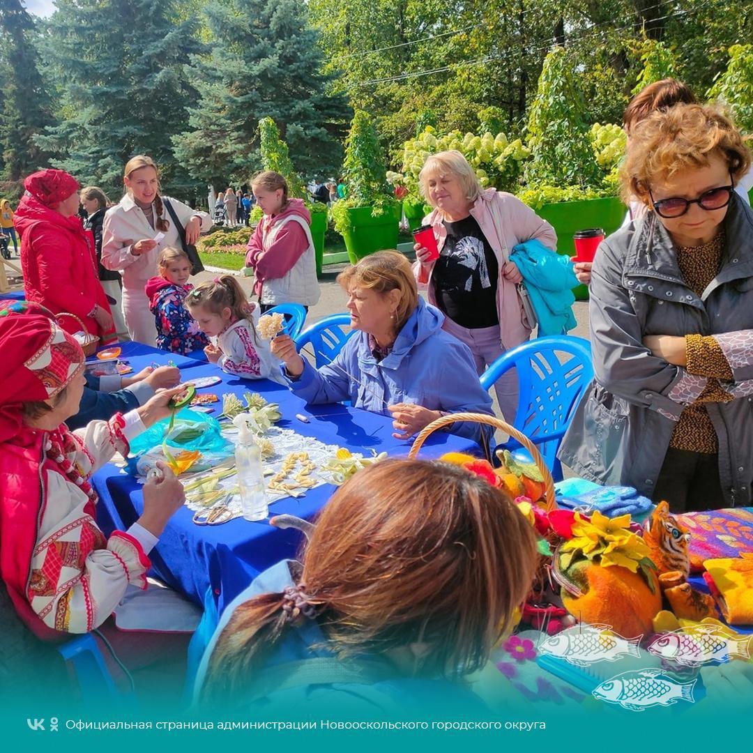 На творческих площадках Новооскольского городского округа в заключительный день фестиваля «Белгород в цвету», который состоялся в областном центре, было много интересного.