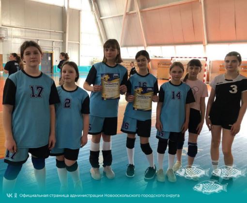 Новооскольская команда Детско-юношеской спортивной школы имени А.Е. Щербака стала победителем в открытом первенстве по волейболу среди девушек.
