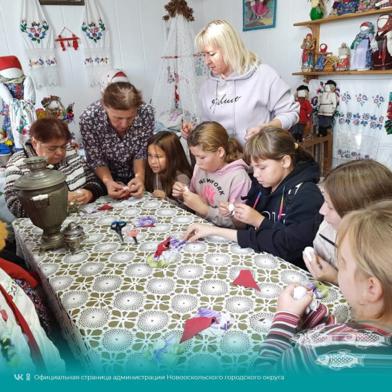 В мини-музее русской народной тряпичной куклы Глинновского сельского дома культуры состоялся мастер-класс по созданию обереговых кукол «Успешница» и «Капустка».