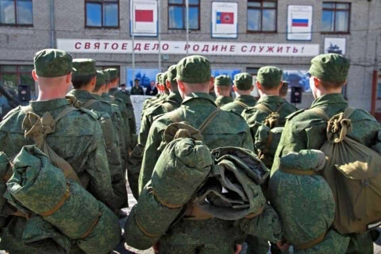 Новоосколец оказался среди вернувшихся мобилизованных из воинских частей. Новоосколец оказался среди вернувшихся мобилизованных из воинских частей.