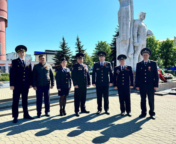 Новооскольские правоохранители почтили память ветеранов Великой Отечественной войны.